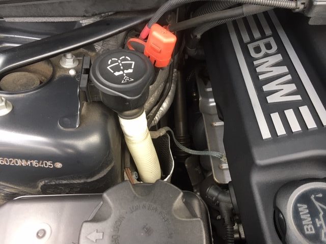 ウォッシャーポンプ交換 BMW 320i E90│めんてや for BMW ウォッシャーポンプ交換 BMW 320i E90│めんてや for BMW