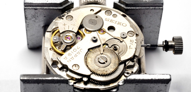 廉価品なんて言わせないSEIKO5スポーツ7019の分解│めんてや for Watch